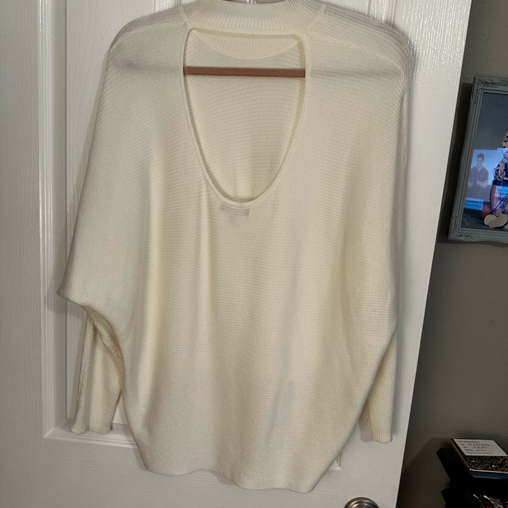 Gb Cream Ribbed Knit Sweater Sz Medium